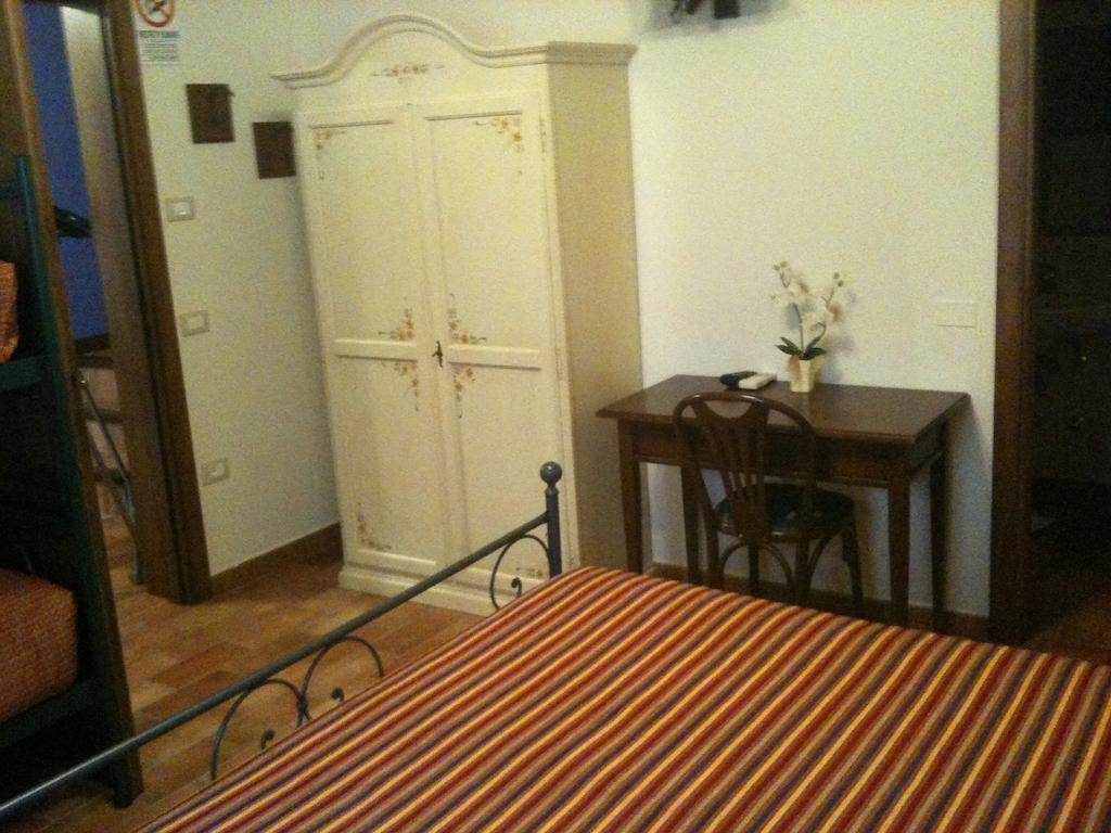Agriturismo Lo Sgorzolo Pergola Quarto foto
